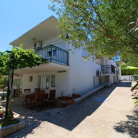 Neven Apartamento *